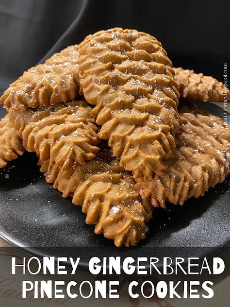 Hot Honey Gingerbread Cookies, Honey Gingerbread Cookies, Pine Cone Cookies, Cookie Mold Recipes, Pinecone Cookie, Pinecone Cookies, Gingerbread Dessert Recipes, Molded Cookies, Molded Cookie Recipe