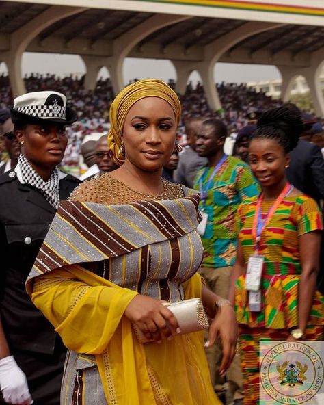 Arrival of the second Lady @sbawumia to the independence square African Chic, Ghanaian Fashion, African Fashion Designers, Kente Styles, Naija Fashion, African Fashion Modern, African Print Dresses, African Men Fashion, African Print Fashion Dresses