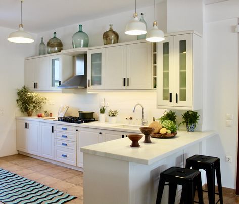 Kitchens With No Windows, Small Kitchen No Window, Small Kitchens With Peninsulas Layout, Kitchen No Windows, No Window Kitchen, Kitchen No Window, Small Kitchen Ideas Layout, Greek Kitchen, Kitchen Peninsula