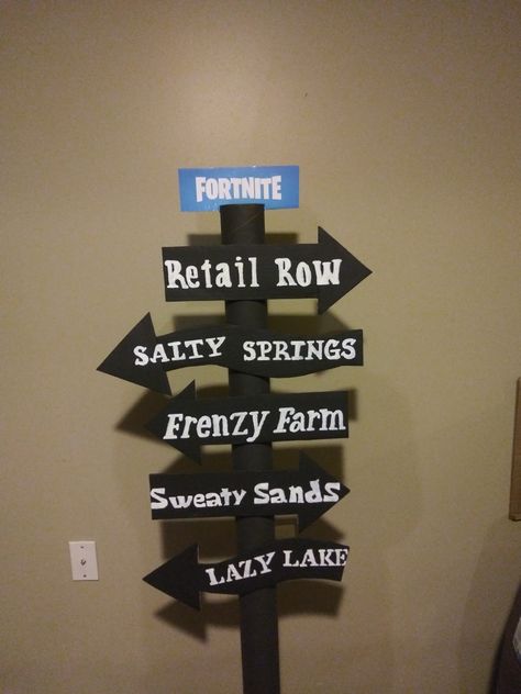 Fortnite Birthday Party Decor, Fortnite Party Ideas Decorations, Fortnite Birthday Party Ideas Diy, Fornite Birthday Theme, Fortnite Themed Birthday Party, Fortnite Birthday Games Ideas, Fortnight Birthday Party Ideas, Fortnite Birthday Decorations, Fortnite Diy Decorations