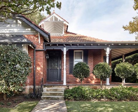 Hamptons House Exterior, Exterior House Doors, Country Home Exterior, Brick House Designs, Sydney House, Exterior House Renovation, Brick Cottage, Australian House, Small Pool Design