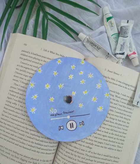 Music Cd Aesthetic, Cd Painting Aesthetic Vintage, Cd Art Aesthetic, Cd Art Aesthetic Wall, Aesthetic Cd Painting, Cd Drawing, Cd Painting Aesthetic, Cd Painting Ideas, Art Cd