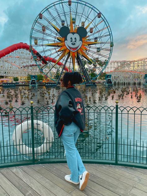 California Adventure Park Outfit, Adventure Park Outfit, Disneyland California Adventure Outfits, Disney California Adventure Outfit, Adventure Poses, California Adventure Outfit, California Ootd, Disney California Adventure Aesthetic, Disney California Adventure Photo Ideas