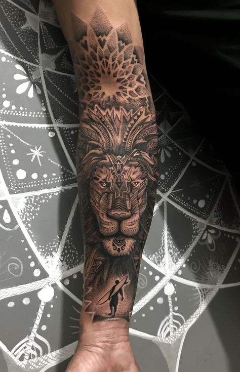 Lion Mandala Tattoo Design, Animal Mandala Tattoo, Mandala Tattoo Mann, Mandala Arm, Mandala Tattoo Men, Tato Mandala, Geometric Animal Tattoo, Geometric Lion Tattoo, Tattoo Mandala