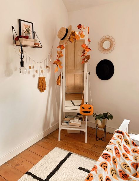 Amazon Autumn Decor Favourites Fall Room Ideas, Dekorasi Halloween, Autumn Room, Halloween Bedroom Decor, Fall Room, Fall Room Decor, Fall Bedroom Decor, Halloween Bedroom, Holiday Room