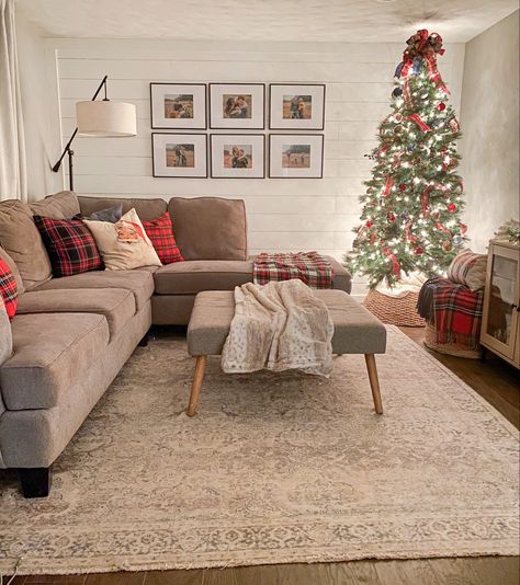 Christmas Decor Ideas For Living Room Grey Couch, Sectional Christmas Decor, Christmas Decor Gray Couch, Christmas Sectional Decor, Christmas Decor Grey Couch, Christmas Pillows On Grey Couch, Gray Couch Christmas Decor, Winter Pillows Living Rooms, Grey Couch Christmas Decor