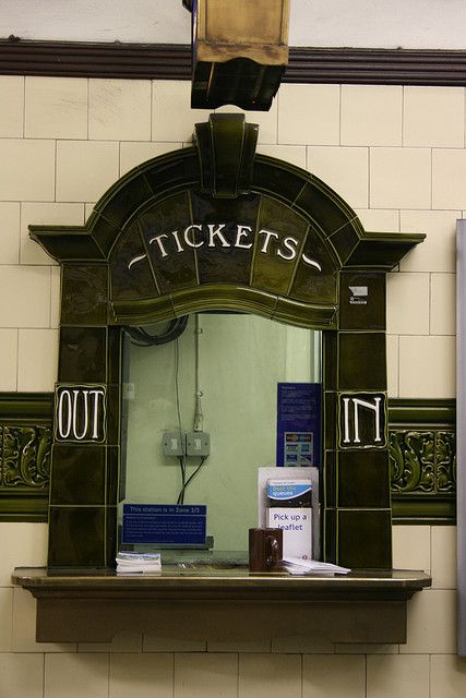 La ventanilla Train Ticket Booth Diy, Polar Express Ticket Booth, Train Station Ticket Booth, Train Ticket Booth, Ticket Booth Design, Train Bedroom, Polar Express Christmas Party, Hostess Stand, Train Scene