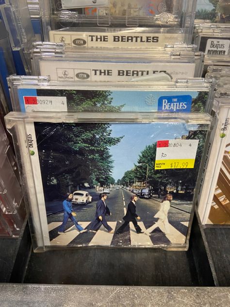 Abbey Core, The Beatles Vinyl, Beatles Please Please Me, Beatles Vinyl, Beatles Girl, Physical Media, Vinyl Aesthetic, Beatles Music, Beatles Abbey Road