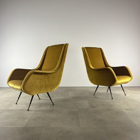 Listed on VNTG.com: Pair of easy chairs in gold/ yellow velvet by Aldo Morbelli for ISA Bergamo | #vntg #vintage Hexagon Coffee Table, Velvet Sofa Set, Velvet Lounge Chair, Winged Armchair, Velvet Lounge, Easy Chairs, Mid Century Sofa, Modern Armchair, Gio Ponti