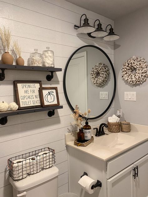 Shiplap Bathroom Wall, Wheat Plant, Modern Small Bathrooms, Simple Bathroom Decor, Sophisticated Bathroom, Bathroom Chic, Bathroom Farmhouse Style, Restroom Decor, Farmhouse Inspiration