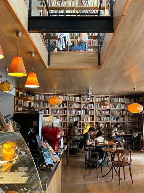 Book Cafe Ideas, Coffee Book Shop, Book Cafe Aesthetic, Book Coffee Shop, Cafe Bookstore, Cafe Library, Bookshop Café, Bookstore Design, Library Cafe