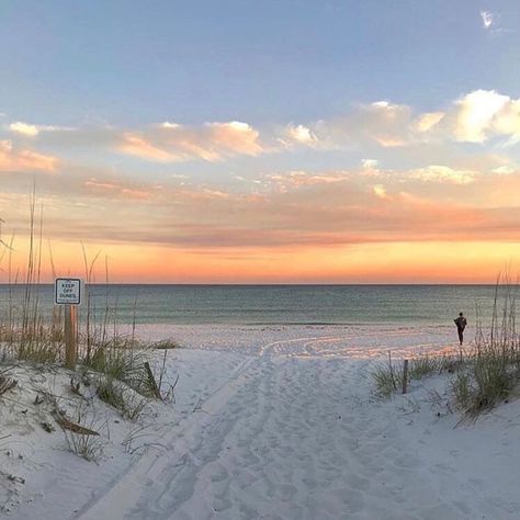 BYSWEETPETITE on Instagram: “Pensacola Beach - Florida 🌴 • • • • • #smallbusiness #handmade #etsy #bracelets #selflove #peace #nonazar #evileye #entrepreneur…” Pensacola Beach Florida, Etsy Bracelets, Beauty Land, Pensacola Beach, Pinterest Aesthetic, Sunset Art, Pretty Sky, Dream Holiday, Summer Dream