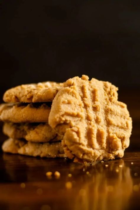 Easy Gluten Free Peanut Butter Cookies - Pantry Staple Friendly! Gluten Free Peanut Butter Cookies Recipe, Gluten Free Holiday Recipes, Peanut Butter Sandwich Cookies, Gluten Free Peanut Butter Cookies, Keto Peanut Butter Cookies, Gluten Free Pastry, Keto Peanut Butter, Low Carb Peanut Butter, Gluten Free Peanut Butter