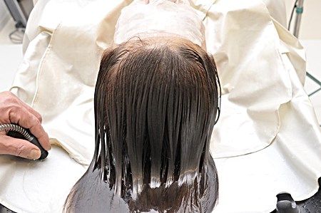 Dealing with an oily scalp can be embarrassing and irritating. While there are several possible causes of a greasy and oily scalp, it’s always a good idea to look closely at what produces that oil in the first place. We all have sebaceous glands on the scalp. These glands produce natural, necessary oil, called sebum. Not only … Yogurt For Hair, Hair Growth Mask Diy, Smooth Hair Mask, Yogurt Hair Mask, Egg Hair Mask, Lemon Hair, Egg For Hair, Hair Mask Recipe, Thick Hair Remedies