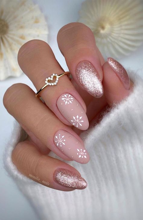 14. Snowflake Nude & Glitter Nails Most people love this time of the year, including me. There are many things to love, open the... Snowflake Nail Design, Christmas Gel Nails, Summery Nails, Girly Acrylic Nails, Casual Nails, Rose Gold Nails, Short Square Acrylic Nails, Almond Nails Designs, Snowflake Nails