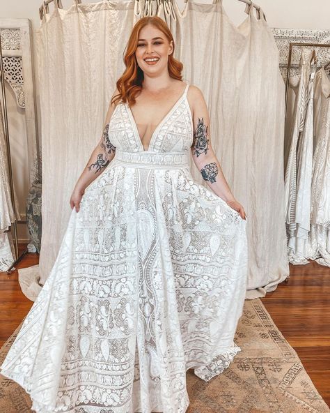 Rue De Seine | Wedding Dresses on Instagram: “Kyara gown dreaming 💕 We are forever swooning over her full skirt and that daring, modern bodice! How would you wear Kyara - with or…” Chic Wedding Gown, Rue De Seine Wedding Dress, Curvy Wedding, Plus Wedding Dresses, Dreamy Gowns, Plus Size Wedding Gowns, Bohemian Bridal, Bohemian Wedding Dresses, Modern Bridal