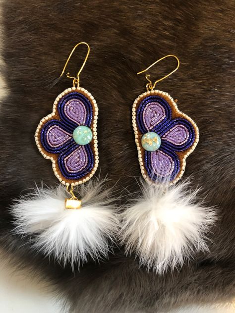 Metis Beading, Floral Beadwork, Craft Fur, Beaded Work, Buttermilk Recipes, Rabbit Earrings, Beaded Earrings Native, Earrings Patterns, Pom Pom Earrings