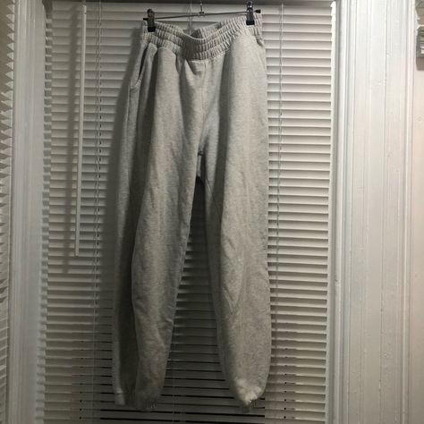 Gray jogger sweatpants Gray Joggers, Grey Joggers, Jogger Sweatpants, Grey Cotton, American Eagle Outfitters, American Eagle, Sweatpants, Size Medium, My Style