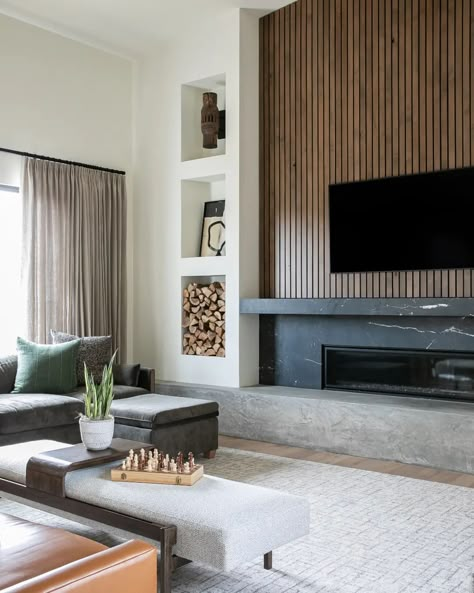 Simple Fireplace Decor, Simple Fireplace, Black Elegance, Linear Fireplace, Living Room Decor Fireplace, Fireplace Remodel, Fireplace Ideas, Home Fireplace, Modern Fireplace