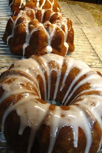 Rhubarb Bundt Cake, Rhubarb Coffee Cakes, Savory Cakes, Rhubarb Desserts, Rhubarb Cake, Lemon Glaze, Rhubarb Recipes, Bundt Cakes Recipes, Strawberry Rhubarb