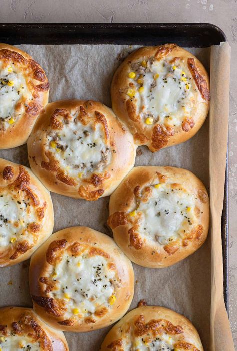 Tuna Bun with Corn and Mozzarella Cheese - Cooking in Chinglish Tuna Buns, Tuna Bread, Bun Bread, Pizza Cupcakes, Savory Bread Recipe, Cheese Bread Recipe, Corn Cheese, Grab And Go Breakfast, Savory Bread