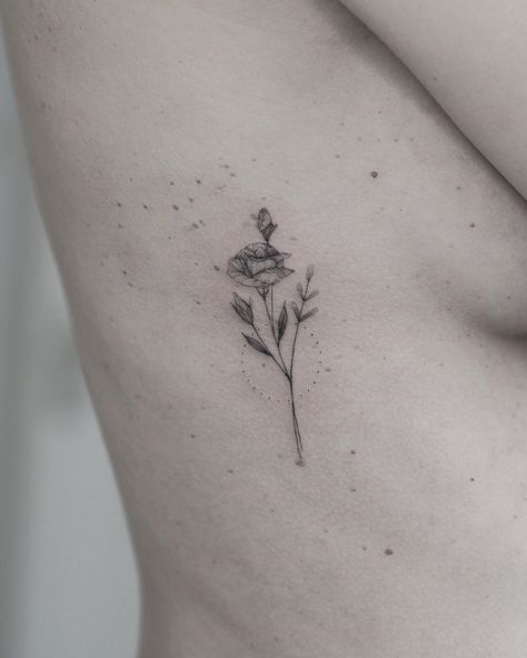 Alina | Fineline Tattoo Artist on Instagram: “L I S I A N T H U S Thank you so much Anna 🙏🖤 #bunamiink #lisianthus #firsttattoo” Lisianthus Tattoo Design, Liziantusz Flower, Lisianthus Tattoo, Netherlands Tattoo, Bouquet Tattoos, Bunami Ink, Aa Tattoos, Fineline Tattoo, Bouquet Tattoo