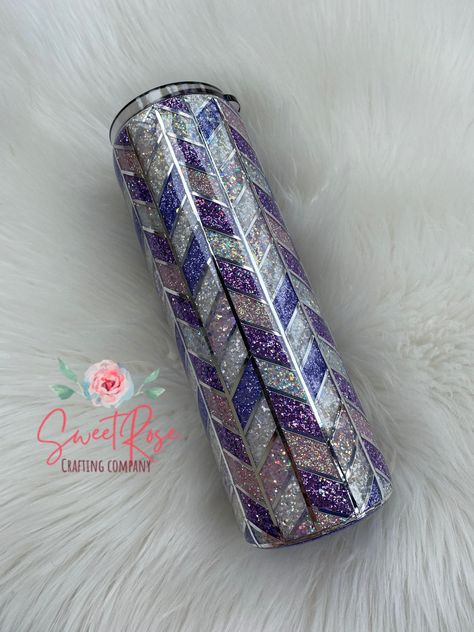 Purple Tumbler Ideas, Purple Tumbler, Tumbler Cups Personalized, Rose Crafts, Glitter Tumbler Cups, Girls Tumbler, Diy Resin Projects, Cup Crafts, Custom Tumbler Cups