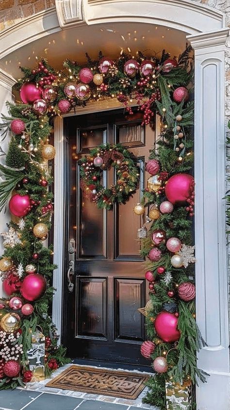 Christmas Holiday Front Porch Decor, Xmas Door Garland Ideas, Outdoor Christmas Greenery, Elegant Christmas Porch Decor, Arch Christmas Decorations Entryway, Elegant Outdoor Christmas Decor, Christmas Door Garland Ideas, Front Door Garland Christmas, Christmas Theme Door