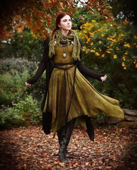 The Croaking, Forest Witch Aesthetic, Dark Mori Fashion, Pagan Fashion, Celtic Clothing, Pagan Clothing, Strega Fashion, Autumn Witch, Forest Witch