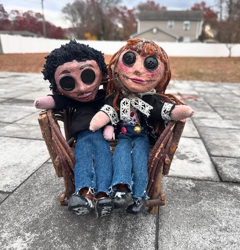 custome coraline dolls! Coraline Dolls, Laika Studios, Coraline Doll, Button Eyes, Coraline, Miniature Art, Collectible Dolls, Art Dolls, Figurines