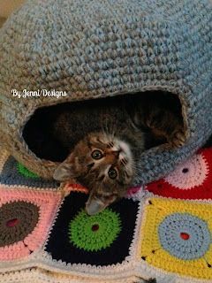 Crochet Cat Cave Pattern, Cat Cave Pattern, Crochet Cat Cave, Bernat Softee Chunky Yarn, Crochet Cat Bed, Ideas For Crochet, Crochet Shoes Pattern, Crochet Shrug Pattern, Crochet Cat Pattern