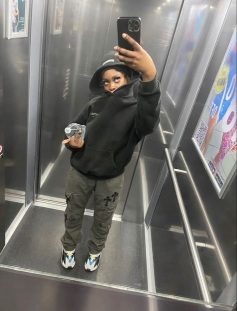 Fuzzy Croc Sandal Outfit, Grey Hoodie Outfit Black Woman, Essentials Hoodie Outfit Women Black, Wave Runner Outfit, Knu Skool Vans Outfit Black Women, New Balance 9060 Outfit Black Women, Hoodie Outfit Black Women, Essential Hoodie Outfit, Sp5der Hoodie Outfit