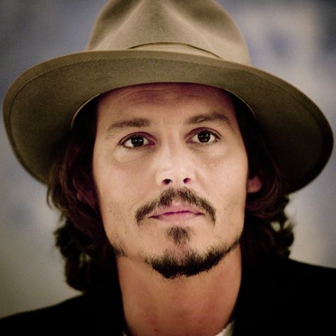 johnny-  his symmetrical face is very appealing Johnny Depp Beard, John Depp, جوني ديب, Johnny Depp Style, Kaptan Jack Sparrow, Ian Joseph Somerhalder, Johnny Depp Fans, Johnny Depp Pictures, Johnny D