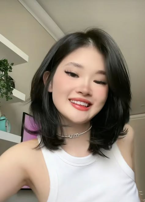 Haircut Oval Face Short, Haïr Cut For Short Hair Girl, Bob Haircut On Round Face, Chae Soo Bin Short Hair, Short Hair Chubby Girl, Short Hair For Diamond Shape Face, Short Haircut Chubby Face, Short Hair Cuts For Women Round Head, Haïr Cut For Chubby Face