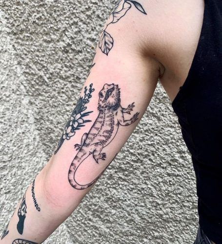 Explore Top 20 Bearded Dragon Tattoo Designs - Unique & Trendy Ideas for Tattoo Enthusiasts in 2024 Bearded Dragon Tattoo, Tattoo Ideas Simple, Dragon Tattoo Ideas, Lizard Tattoo, L Tattoo, Party Tattoos, Bug Tattoo, Sharpie Tattoos, Dragon Tattoos