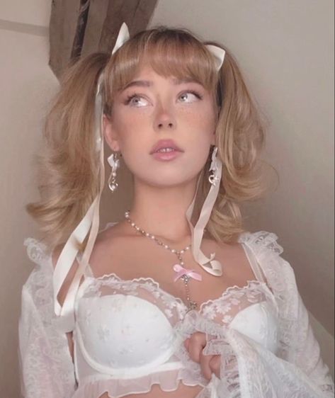 Aphrodite Costume, Aphrodite Aesthetic, Feminine Face, Pink Doll, Hairstyles For School, Doll Face, Girl Face, Girly Girl, Face Claims