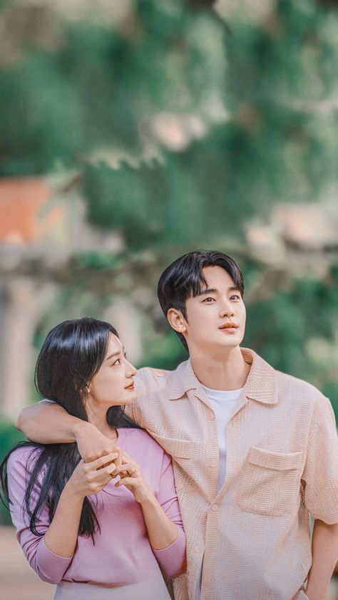 K Drama Couple Wallpaper, Queen Of Tears Couple, The Queen Of Tears Kdrama, Queen Of Tears Photos, Kim Ji Won Wallpaper Queen Of Tears, Kim So Hyun Queen Of Tears, Hyun Woo Queen Of Tears, Queens Of Tears Kdrama, Queen Of Tears Kdrama Wallpaper