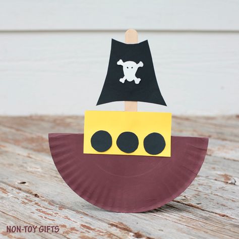 Rocking paper plate pirate boat craft Pirate Boat Craft, Paper Plate Pirate, Pirate Crafts Preschool, Pirate Ship Craft, البحث عن الكنز, Pirate Preschool, Boat Craft, Pirate Activities, Pirate Crafts