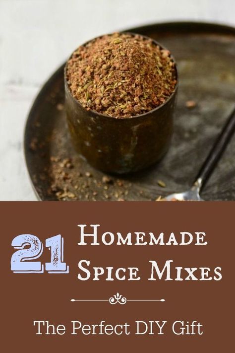 21 Homemade Spice Mixes: The Perfect DIY Gift. Never be without a gift again with this list of homemade spice mixes.  Quick to whip up, they are a great last minute gift for hostess gifts or the foodie in your life.   #homemade #spice #mix #spices #mixes #gifts #gifting #thecookspyjamas #recipes #makeyourown #DIY #gift #Christmas #simple Homemade Spice Mixes, Diy Spice Mix, Homemade Italian Seasoning, Fajita Seasoning Mix, Homemade Dry Mixes, Homemade Seasoning, Homemade Fajita Seasoning, Homemade Spice Mix, Spice Blends Recipes