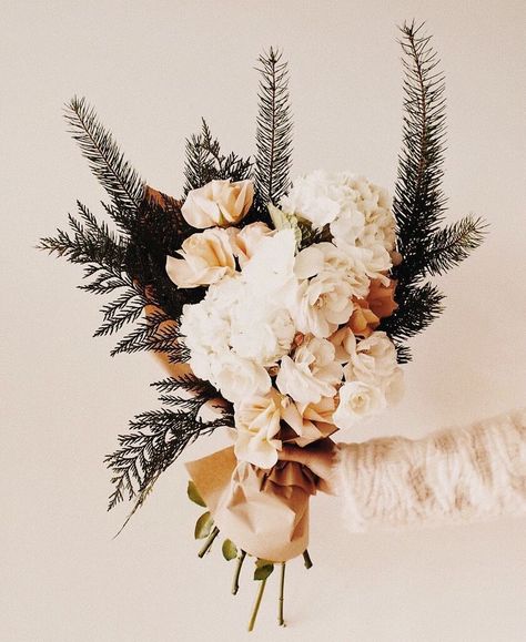 #weddingideas #weddingbouquet #weddingflowers #flowers Flowers And Greenery, Deco Floral, Arte Floral, Love Flowers, My Flower, Pretty Flowers, Wedding Centerpieces, Dahlia, Winter Wedding