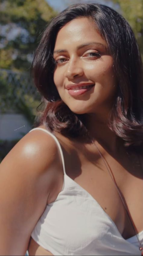 Amla Paul, Hiding Feelings, Dream Motivation, Actress Hairstyles, Amala Paul, Instagram Dp, Beauty Posters, Actress Wallpaper, Viking Necklace