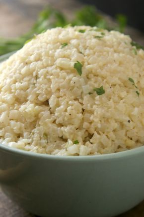 This Weight Watchers Cheesy Cauliflower Rice recipe is delicious and low in SmartPoints. It is a great side dish and healthy too! Cheesy Cauliflower Rice, Weight Watchers Sides, Cauliflower Rice Recipe, Fasting Recipes, Weight Watchers Smart Points, Cauliflower Rice Recipes, Rice Recipes For Dinner, Cheesy Cauliflower, Weight Watcher Dinners