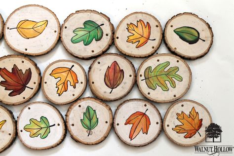 Wood Slice Table, Paint Christmas, Fall Ornaments, Wood Cookies, Art Coasters, Wood Slice Crafts, Wood Slice Art, Wood Art Projects, Rock Painting Ideas Easy