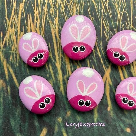 Lady Bug Painted Rocks, Ladybug Rocks, Easter Designs, Diy Rock Art, Painted Rocks Craft, Painted Rocks Diy, Holiday Painting, Rock Painting Patterns, Hand Painted Stones