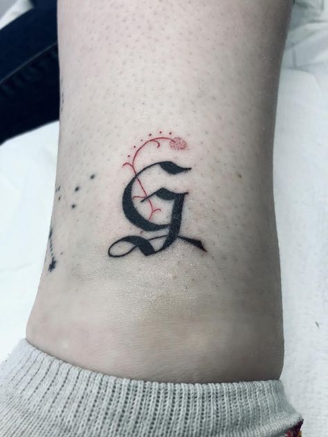 Sibling Name Tattoo, Tattoo With Siblings Names, Sister Initial Tattoo Ideas, Sibling Initial Tattoo Letters, Tattoo Of Siblings Names, G Initial Tattoo, Last Name Tattoos, G Tattoo, Sibling Tattoos