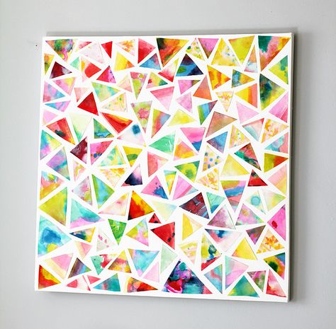 paint paper with watercolors, let dry and cut into triangles, pick triangles and glue down randomly, leaving white around each one. Kunst Collages, Space Hacks, Classe D'art, Auction Projects, Amazing Crafts, Collaborative Art, Kids Artwork, Centerpiece Ideas, Amazing Diy