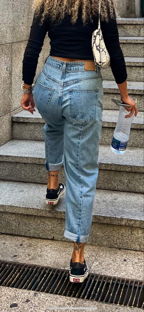 #tattoo #streetstyle #vans #blackoutfit Vans Outfit Womens, Womens Baggy Jeans, Jeans And Vans, Vans Outfit, Baggy Jeans, Black Outfit, Mom Jeans, Street Style, Long Hair Styles