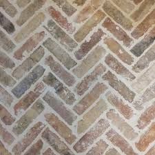 https://encrypted-tbn0.gstatic.com/images?q=tbn:ANd9GcRqK-1jJAqN0xYWZOXmdYPIATSgmj3sHaSgOQ&usqp=CAU Veneer Flooring, Brick Farmhouse, Brick Porch, Chicago Brick, Brick Interior Wall, Antique Brick, Brick Interior, White Wash Brick, Faux Brick Walls