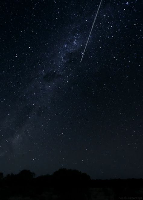 You could make a wish on a shooting star streaking across the Milky Way. | 10 Nature GIFs To Make You Resent Being At The Office Star Gif, Sky Full Of Stars, Sky Full, Falling Stars, The Milky Way, Mystic Messenger, To Infinity And Beyond, Shooting Star, The Night Sky