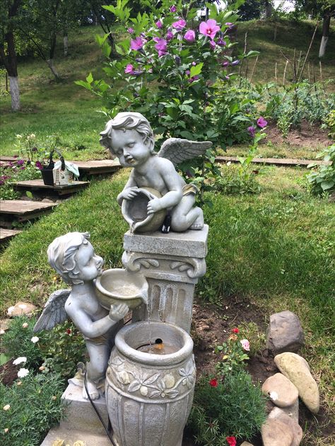 Statutes In Garden, Garden With Statues Aesthetic, Cherub Fountain, Angel Garden Statues, Statue Fountain, Taman Air, Garden Water Fountains, Garden Pond Design, Fairy Statues